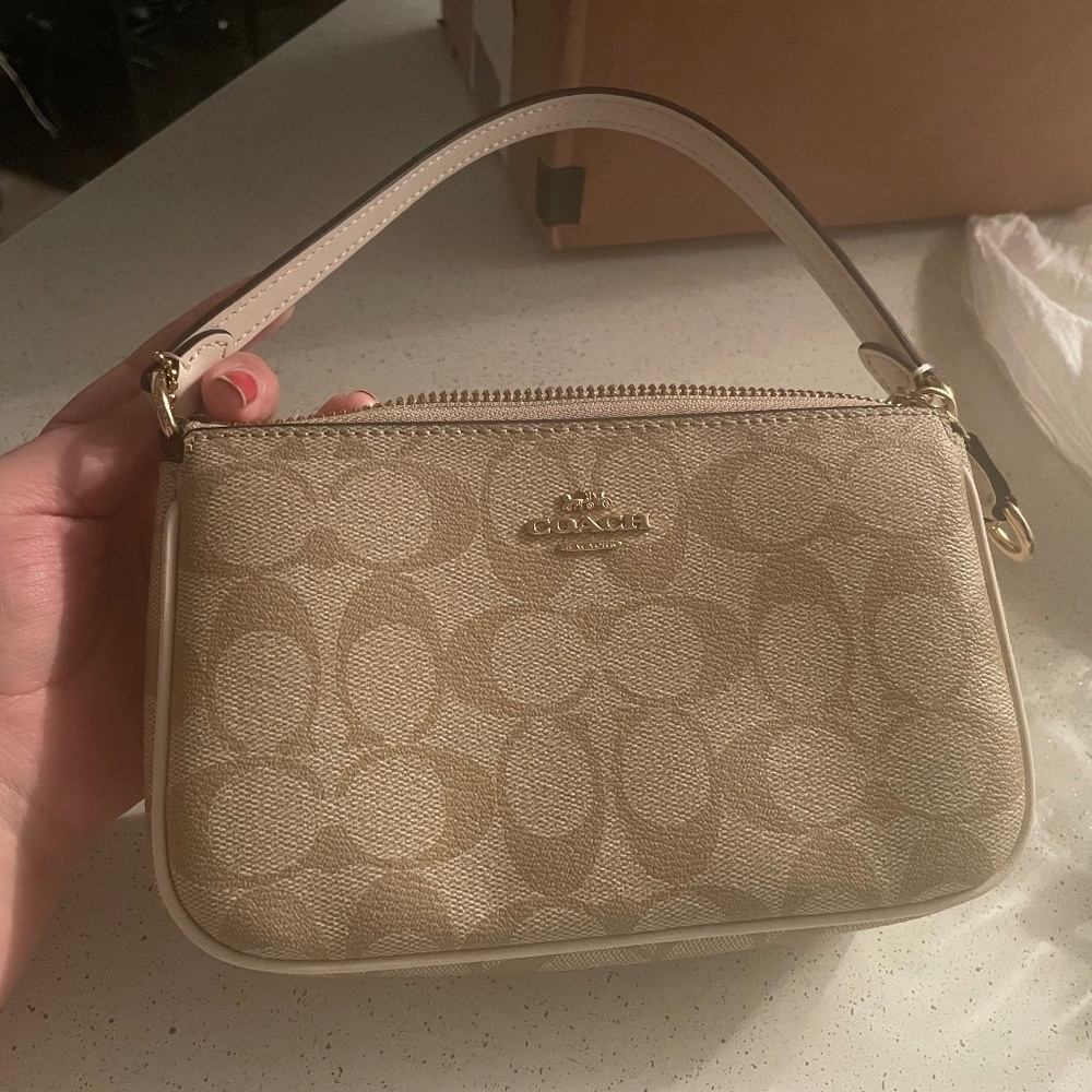 NEW AUTHENTIC COACH PURSE (Small)